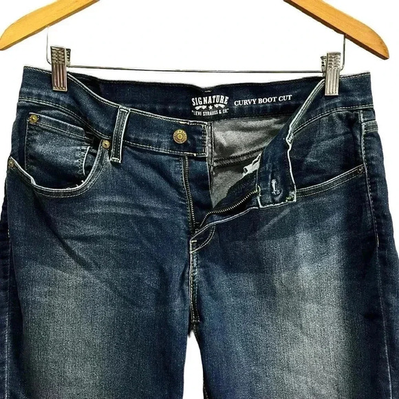 Levi's Signature Women's Curvy Bootcut‎ Jeans Dark Wash Blue Size 14 - Picture 3 of 5